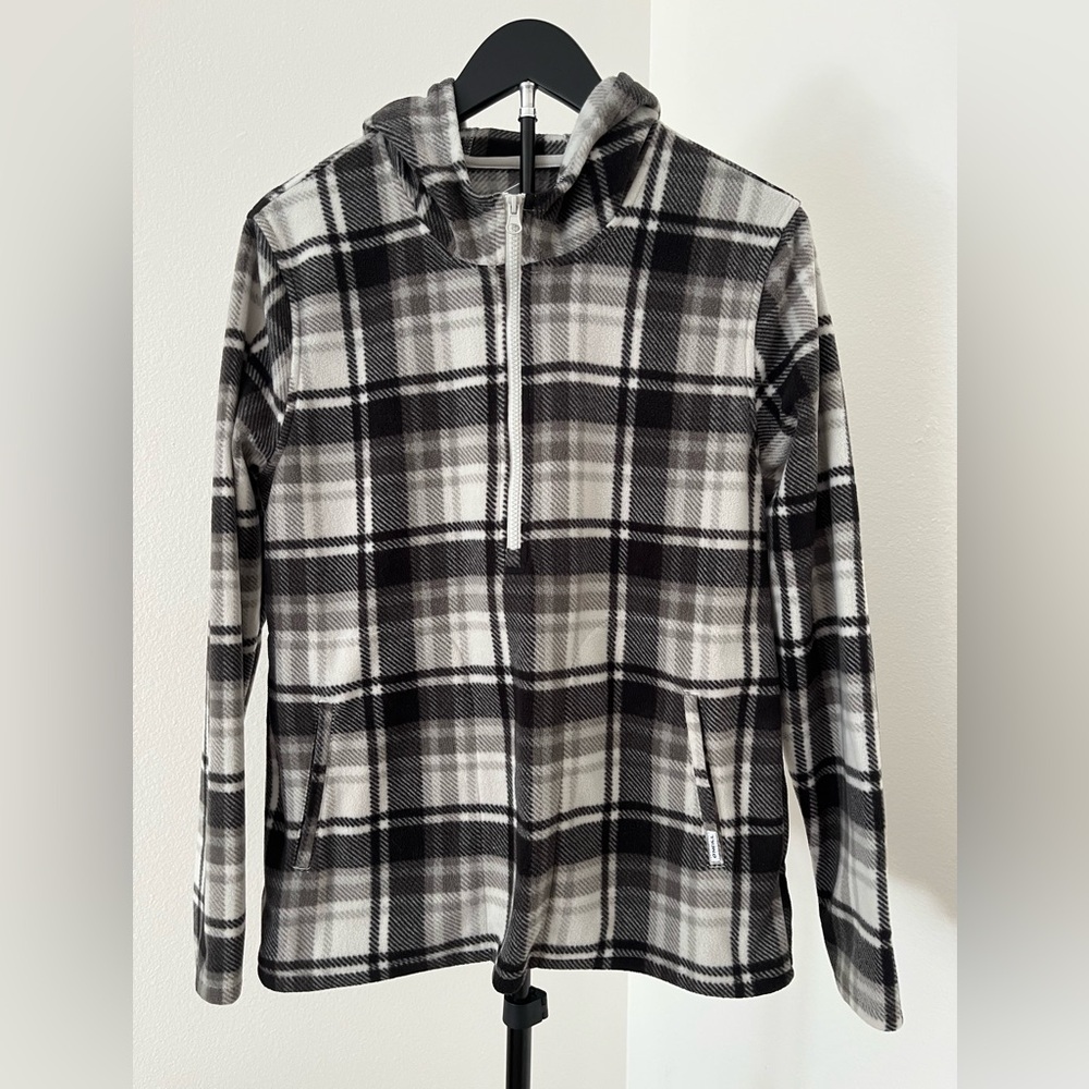 ❄️⛰️ O’Neill Women’s Plaid B+W Half-Zip Hoodie | Cozy + Adventure-Ready!